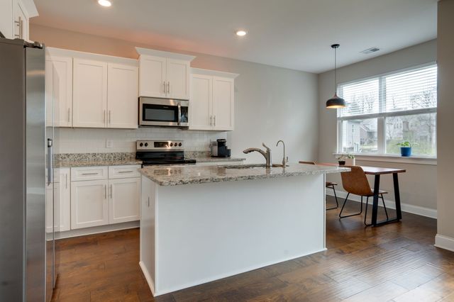 812 Bridge Creek Ln, Antioch, TN 37013