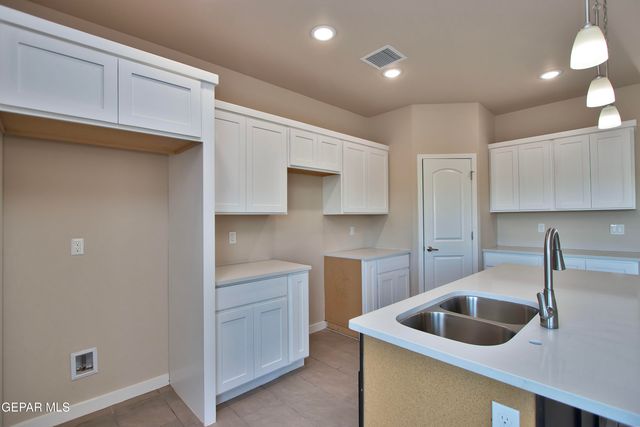 5905 Ruidoso Downs Street, El Paso, TX 79932