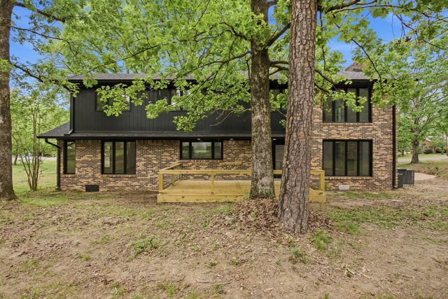 102 Parkwood Ln, Hohenwald, TN 38462