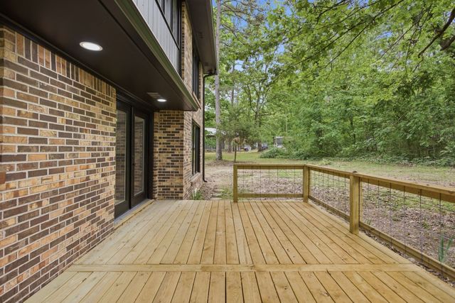 102 Parkwood Ln, Hohenwald, TN 38462