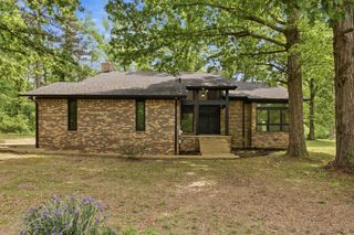 102 Parkwood Ln, Hohenwald, TN 38462