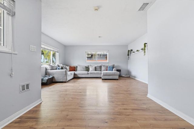 225 E Renette Ave, El Cajon, CA 92020