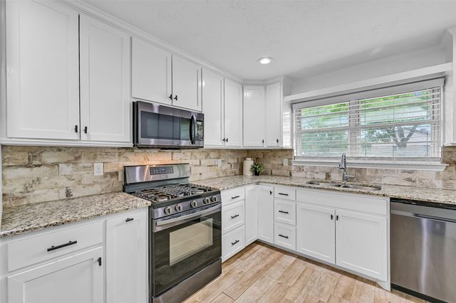 3515 Meadowlark Lane, Alvin, TX 77511