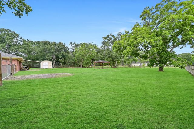 3515 Meadowlark Lane, Alvin, TX 77511