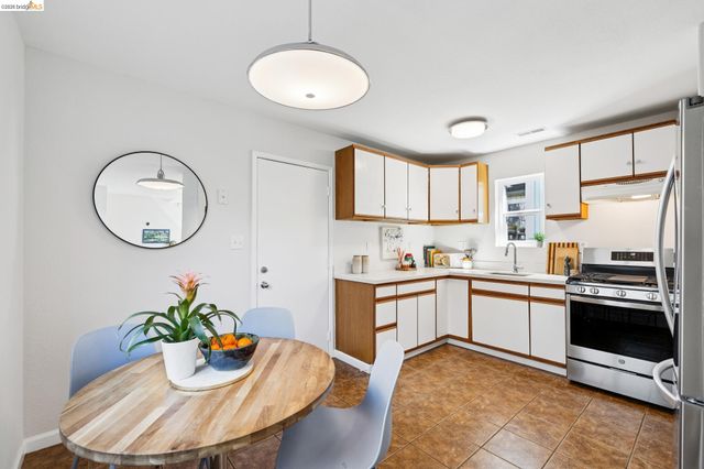 1738 10Th St, Oakland, CA 94607