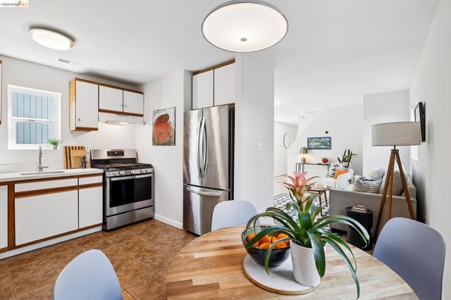 1738 10Th St, Oakland, CA 94607