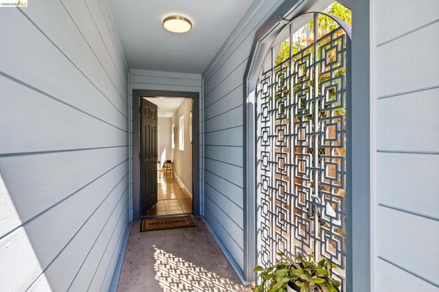 1738 10Th St, Oakland, CA 94607