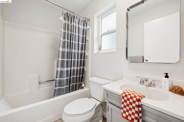 1738 10Th St, Oakland, CA 94607