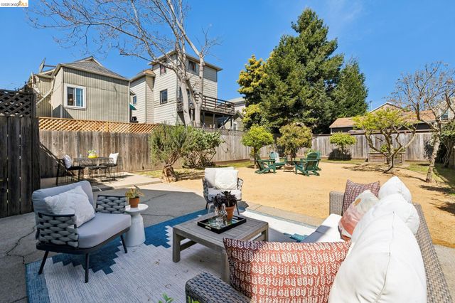 1738 10Th St, Oakland, CA 94607