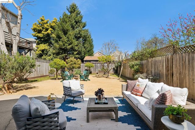 1738 10Th St, Oakland, CA 94607