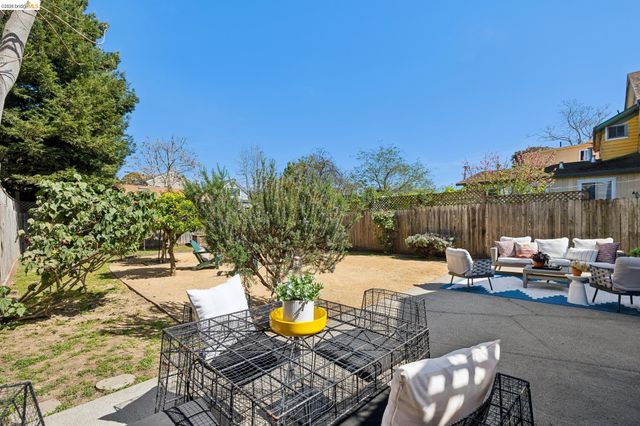 1738 10Th St, Oakland, CA 94607