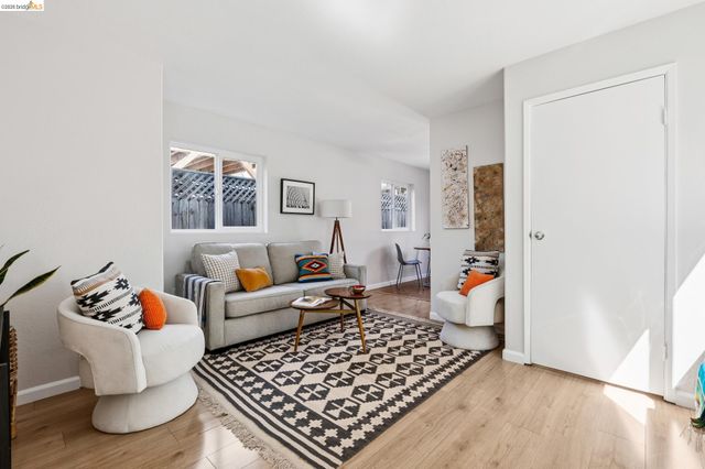 1738 10Th St, Oakland, CA 94607