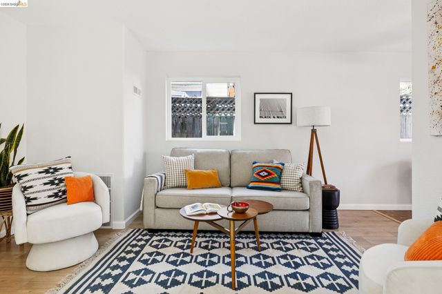 1738 10Th St, Oakland, CA 94607