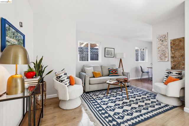 1738 10Th St, Oakland, CA 94607