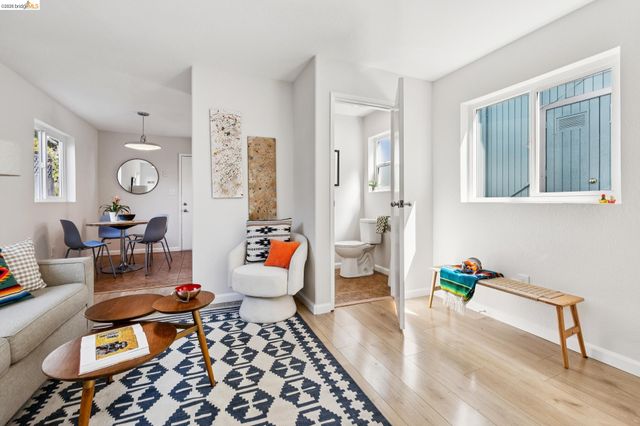 1738 10Th St, Oakland, CA 94607