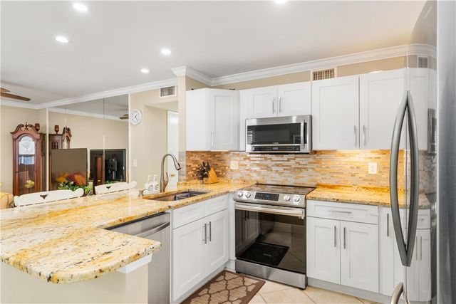 2800 Indian River Boulevard 1Q, Vero Beach, FL 32960