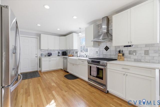 236 Comstock Dr, Colonial Heights, VA 23834