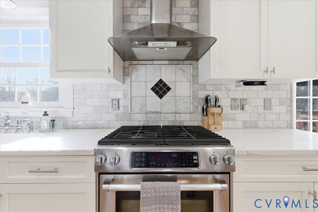 236 Comstock Dr, Colonial Heights, VA 23834