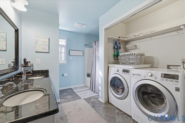 236 Comstock Dr, Colonial Heights, VA 23834