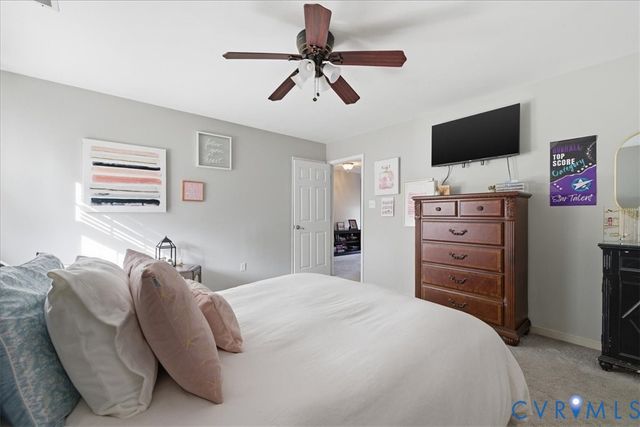 236 Comstock Dr, Colonial Heights, VA 23834