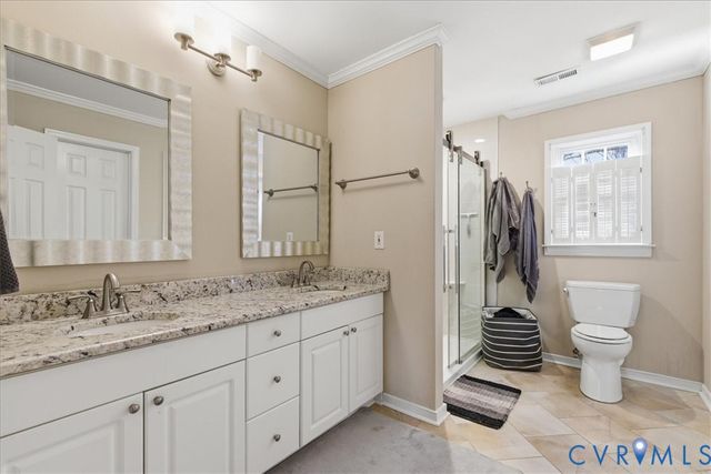 236 Comstock Dr, Colonial Heights, VA 23834