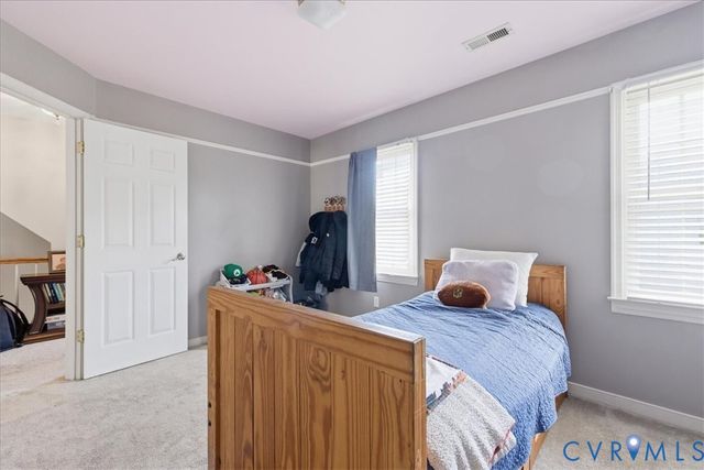 236 Comstock Dr, Colonial Heights, VA 23834