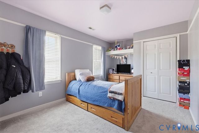 236 Comstock Dr, Colonial Heights, VA 23834