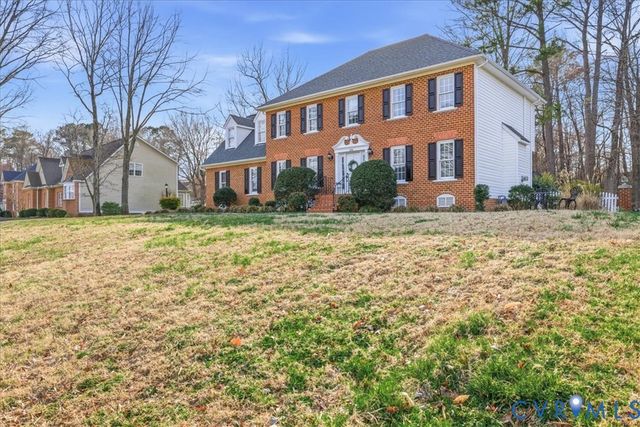 236 Comstock Dr, Colonial Heights, VA 23834