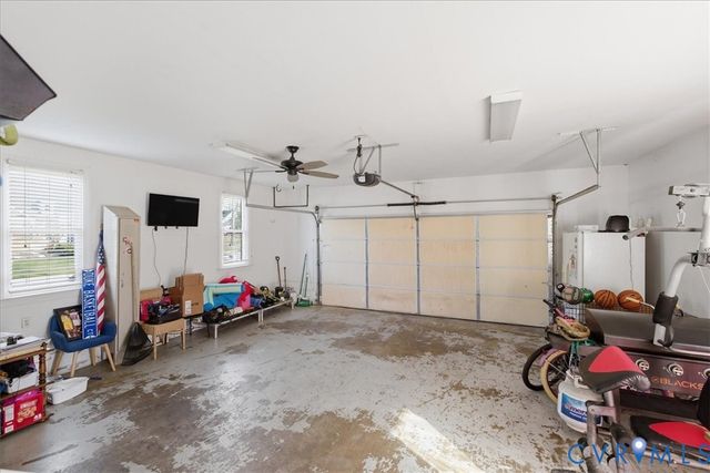 236 Comstock Dr, Colonial Heights, VA 23834