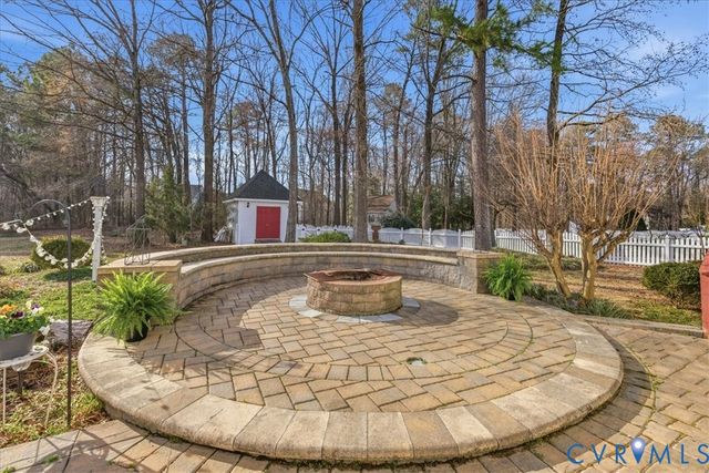 236 Comstock Dr, Colonial Heights, VA 23834