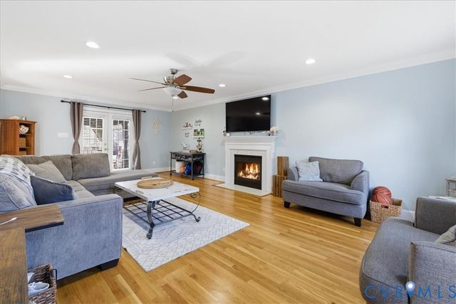 236 Comstock Dr, Colonial Heights, VA 23834