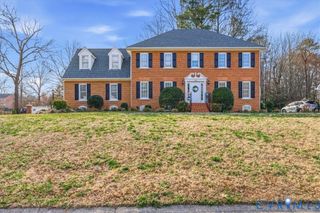 236 Comstock Dr, Colonial Heights, VA 23834