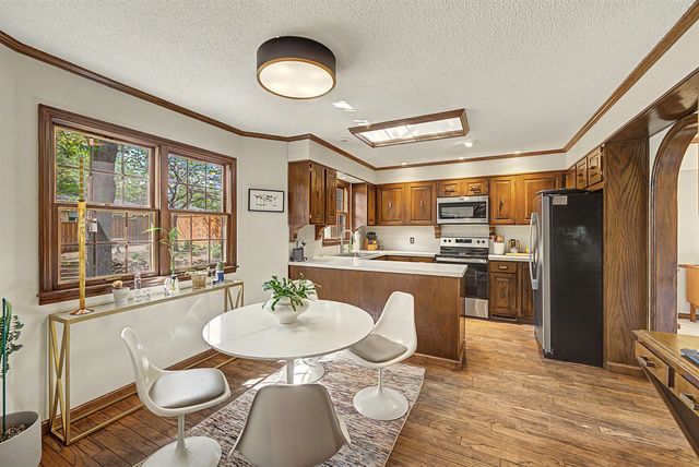 430 Beechwood Rd, Salina, KS 67401