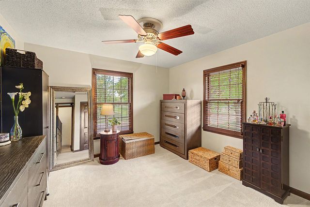 430 Beechwood Rd, Salina, KS 67401