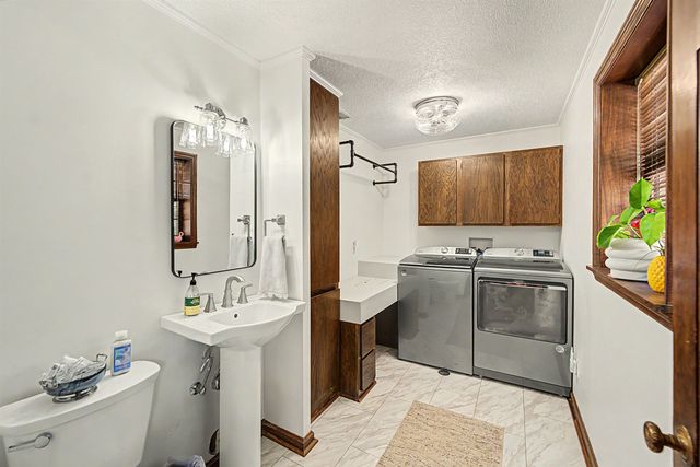 430 Beechwood Rd, Salina, KS 67401