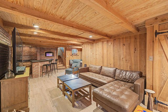 430 Beechwood Rd, Salina, KS 67401