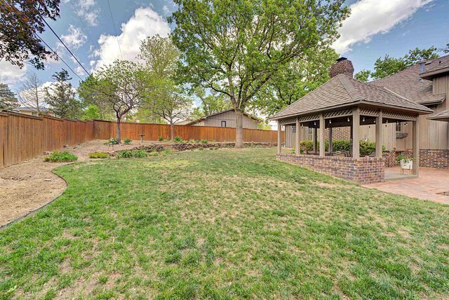 430 Beechwood Rd, Salina, KS 67401