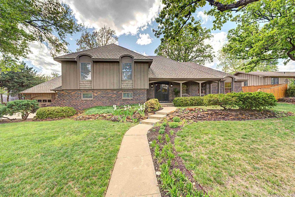 430 Beechwood Rd, Salina, KS 67401