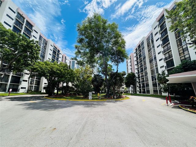 17021 N Bay Rd 427, Sunny Isles Beach, FL 33160