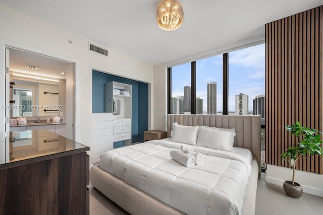 1600 NE 1st Ave 1406, Miami, FL 33132