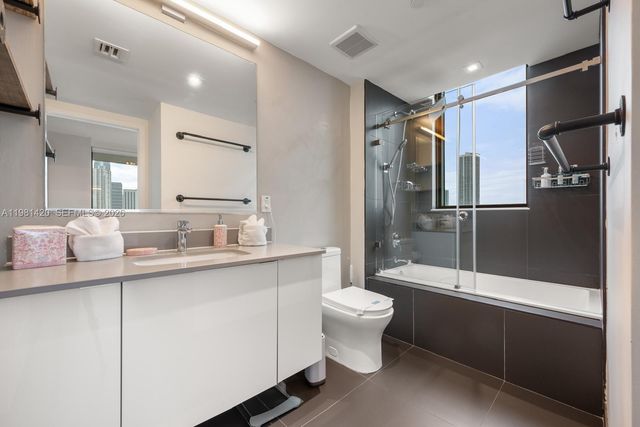 1600 NE 1st Ave 1406, Miami, FL 33132