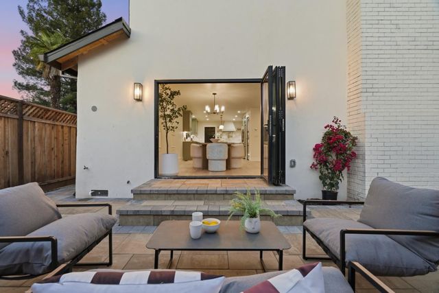 400 Patrick Way, Los Altos, CA 94022