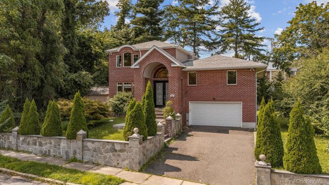 300 Ellen Place, Jericho, NY 11753