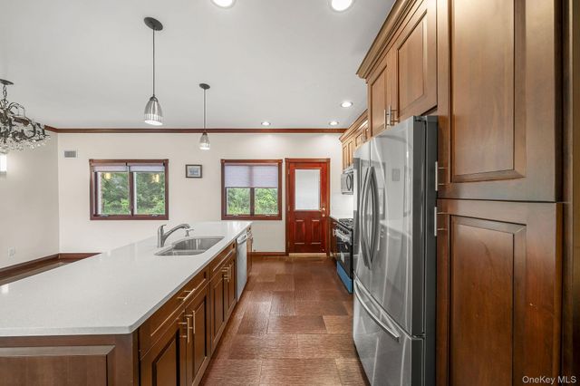 300 Ellen Place, Jericho, NY 11753