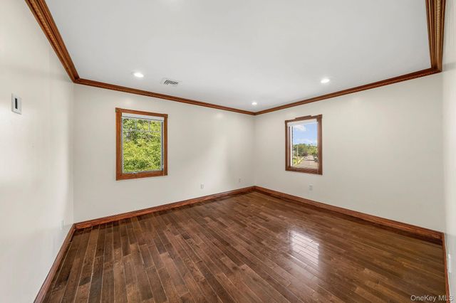300 Ellen Place, Jericho, NY 11753