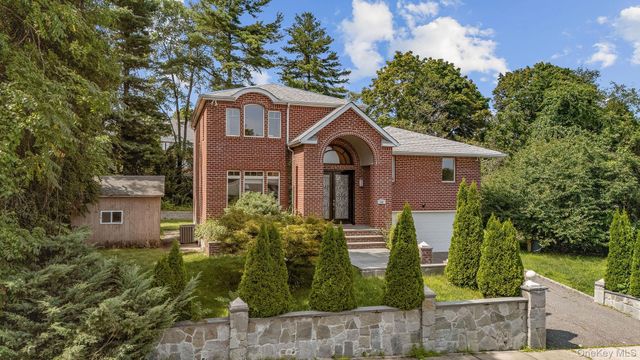 300 Ellen Place, Jericho, NY 11753