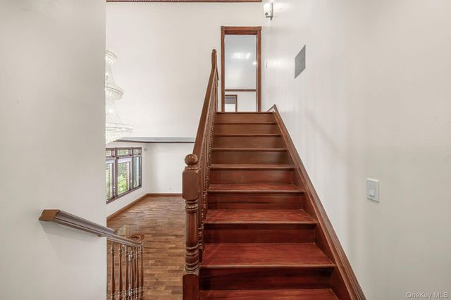 300 Ellen Place, Jericho, NY 11753