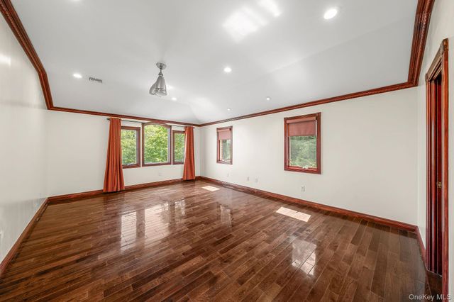300 Ellen Place, Jericho, NY 11753