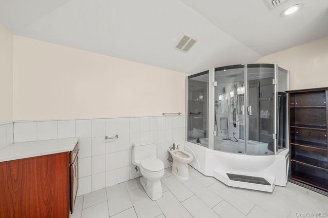 300 Ellen Place, Jericho, NY 11753