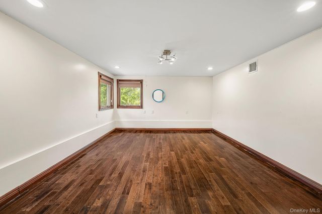 300 Ellen Place, Jericho, NY 11753